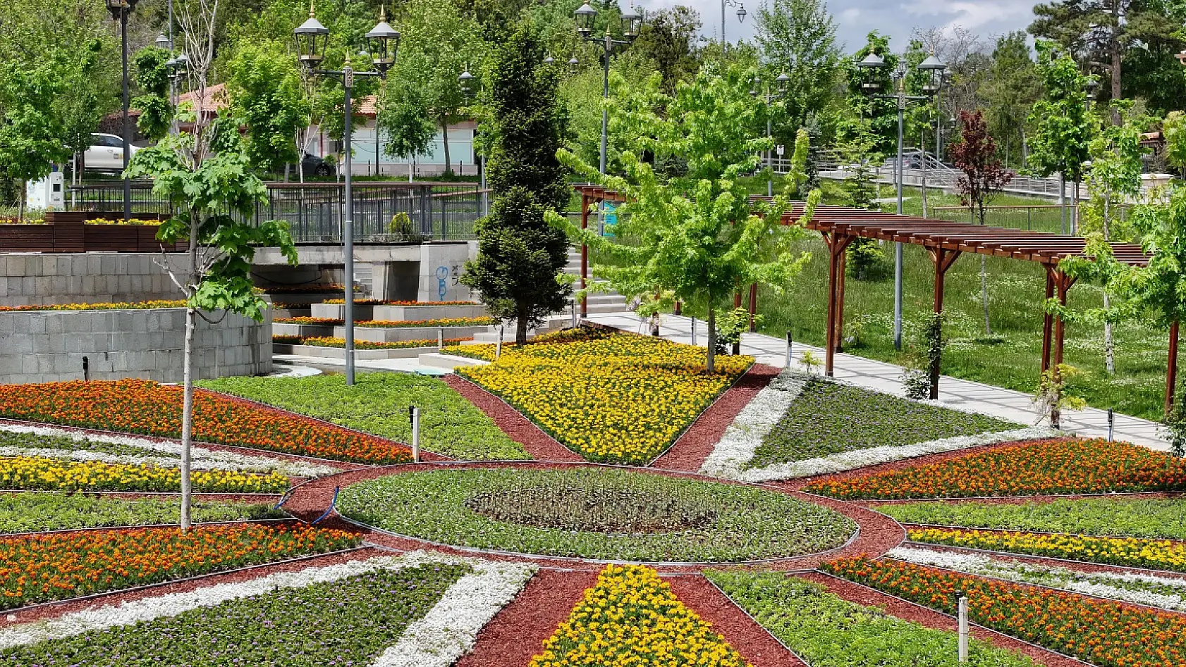 Konya'nın bu noktalardan geçenler gözünü alamıyor