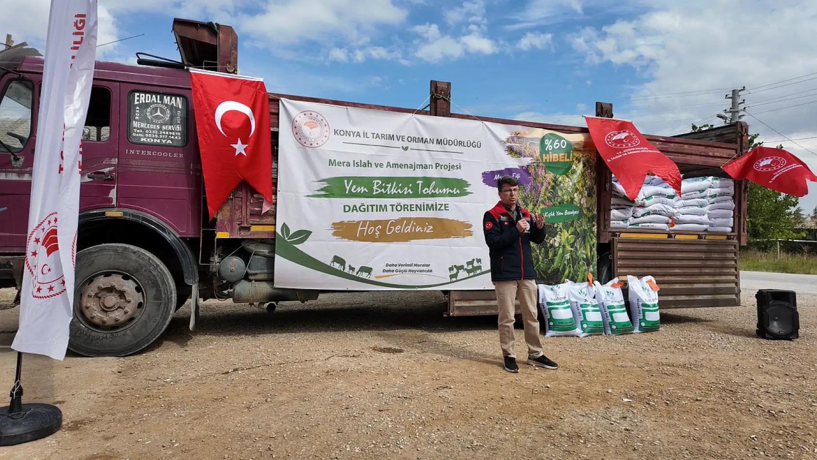 Konya'da üreticiye nefes aldıracak destek! Binlerce kilo yem tohumu dağıtıldı