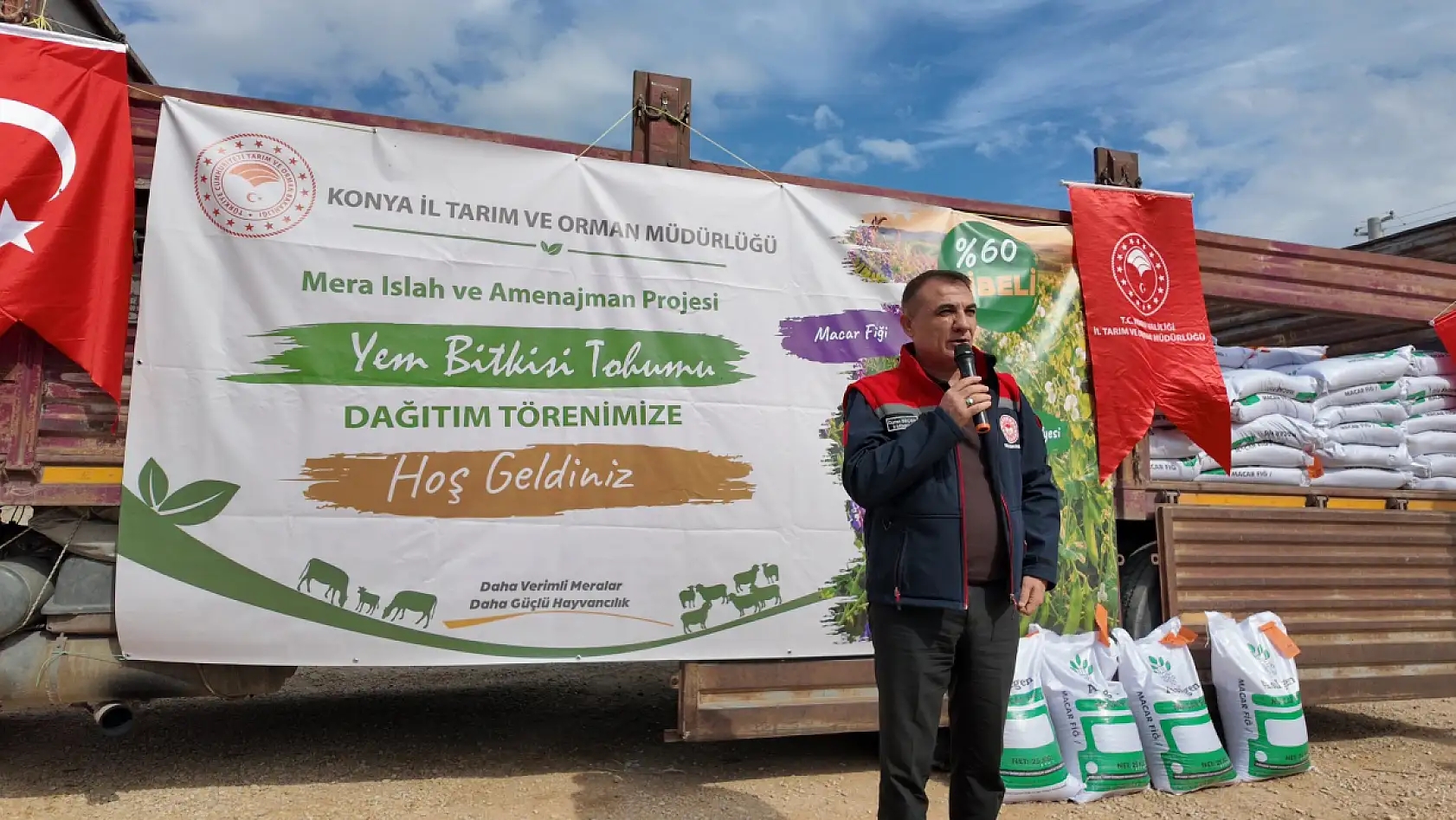 Konya'da üreticiye nefes aldıracak destek! Binlerce kilo yem tohumu dağıtıldı