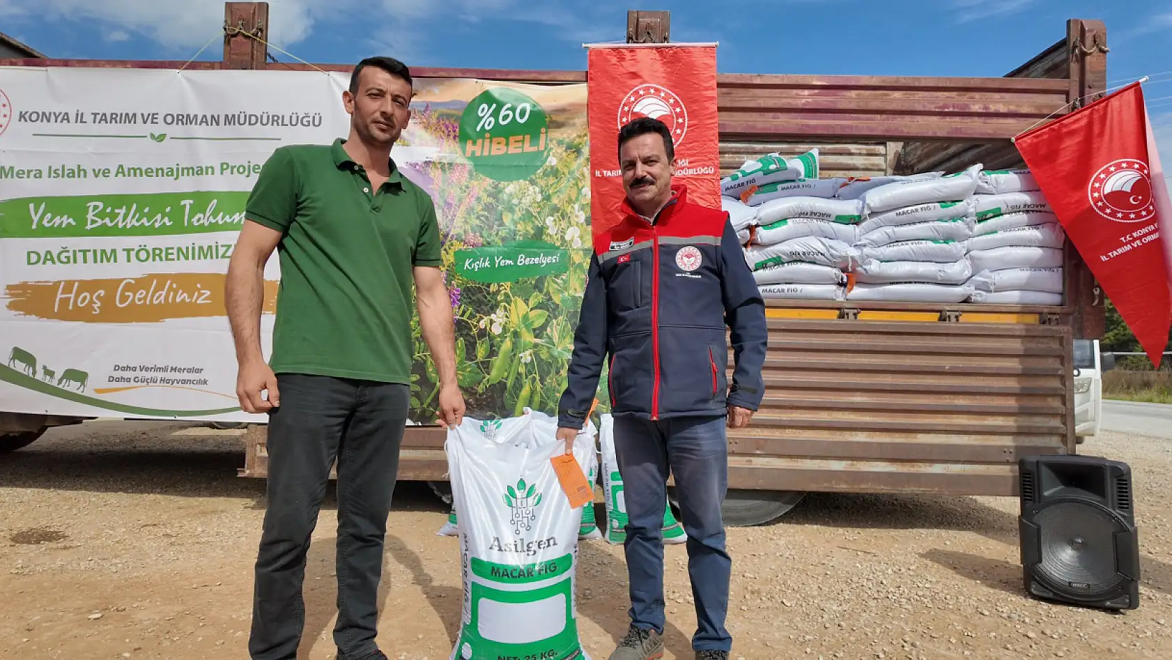 Konya'da üreticiye nefes aldıracak destek! Binlerce kilo yem tohumu dağıtıldı