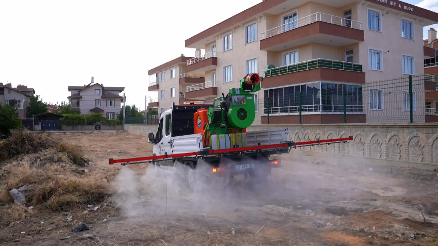 Konya'da arazilerde ortaya çıktı, mahallelere ulaştı! Ekipler havadan müdahaleye başladı