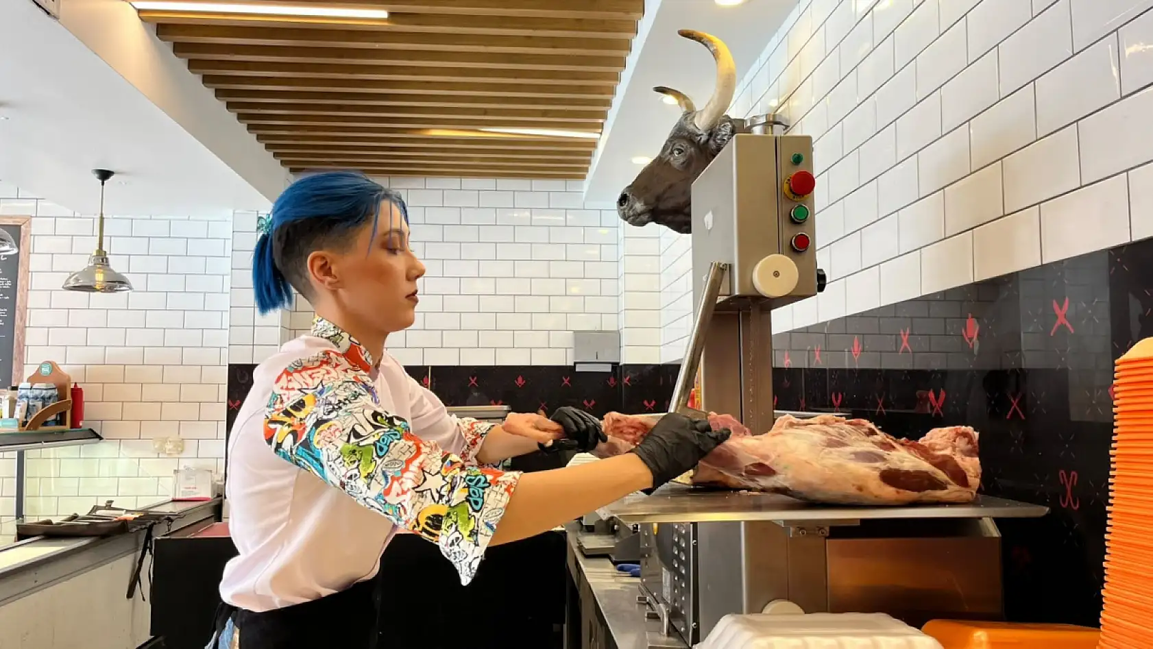 Bıçağı eline aldı, veganlığı kesip attı