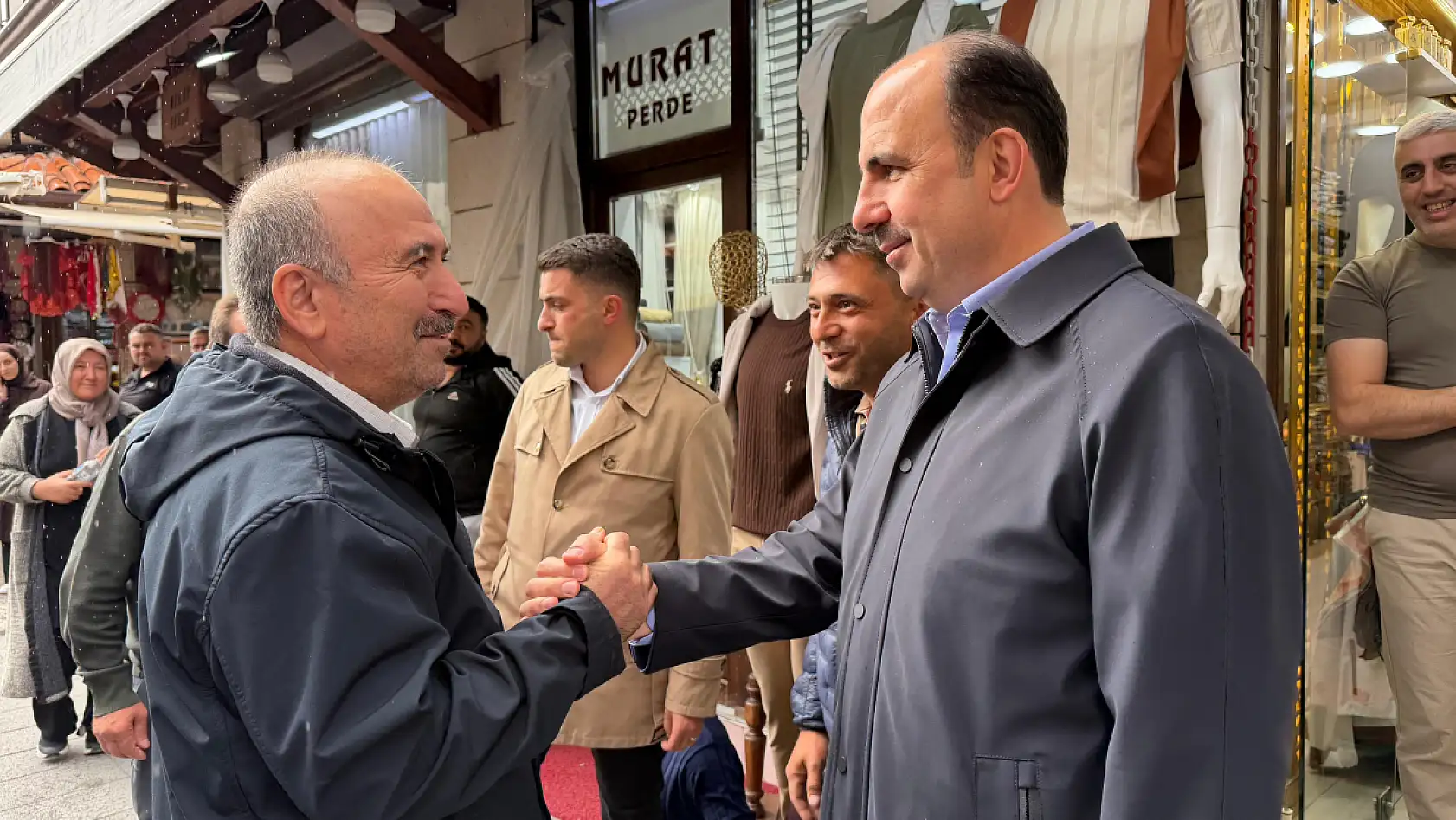 Başkan Altay'dan çarşı çarşı bayram turu
