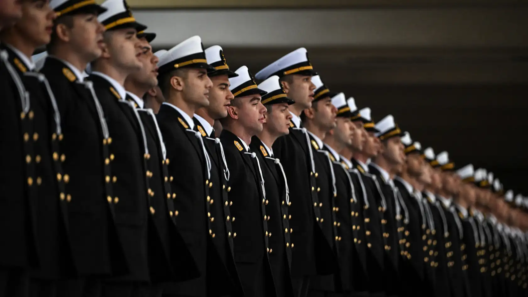 Milli Savunma Bakanlığı Üniversite Mezunu Muvazzaf Subay Alacak