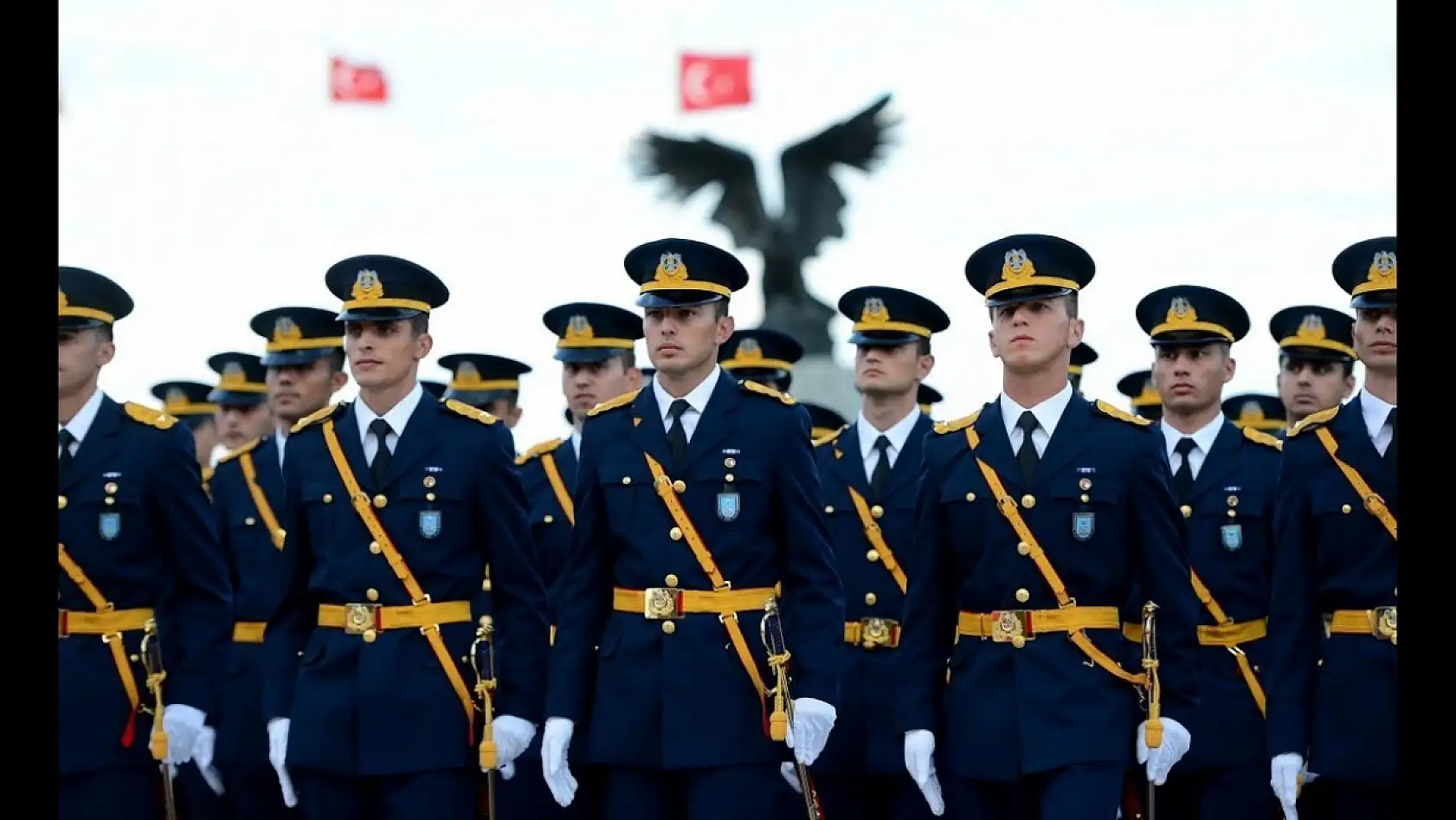 Milli Savunma Bakanlığı Üniversite Mezunu Muvazzaf Subay Alacak