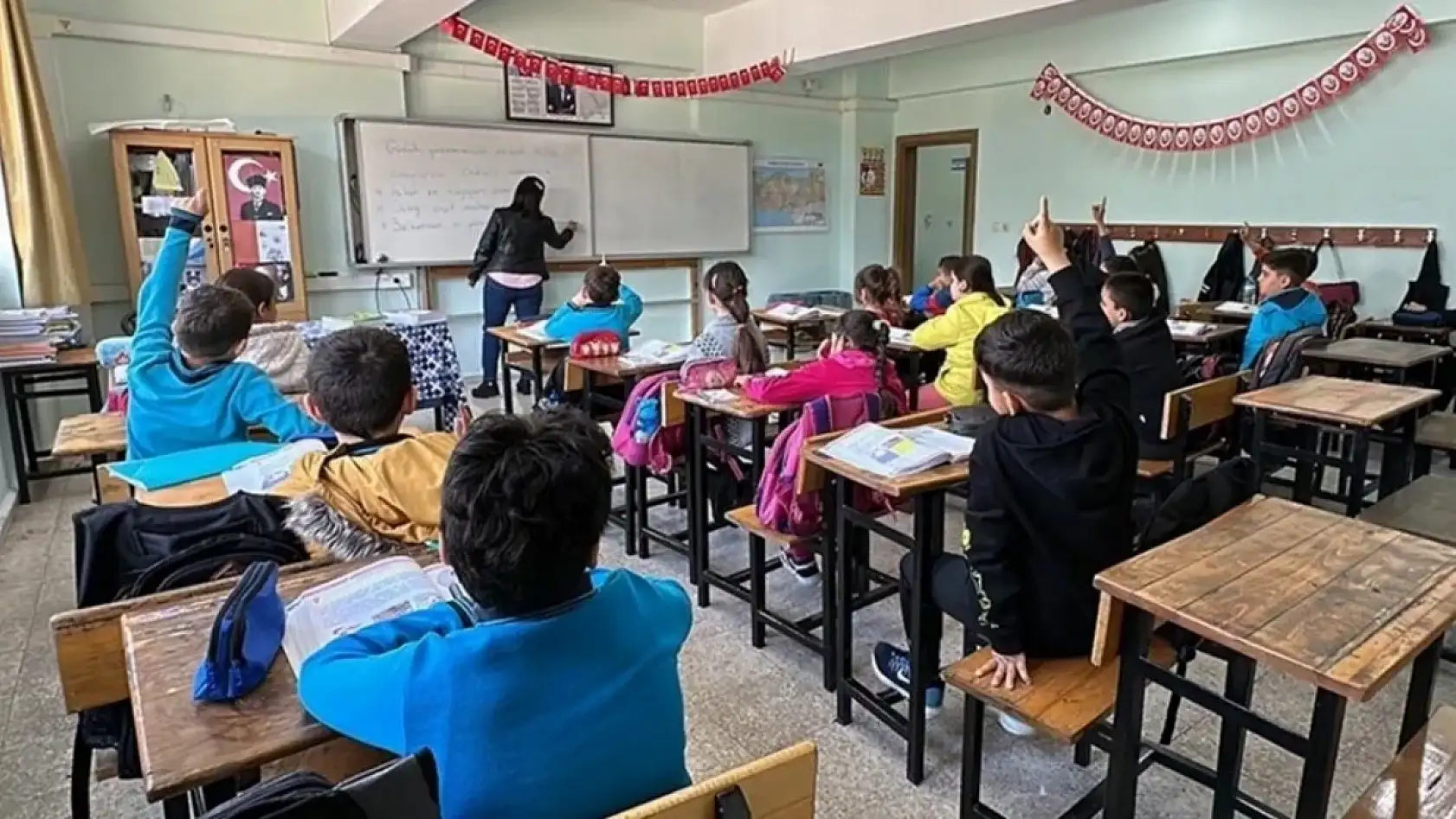 Bakan Tekin resmen duyurdu: Bu Cuma okullar tatil!