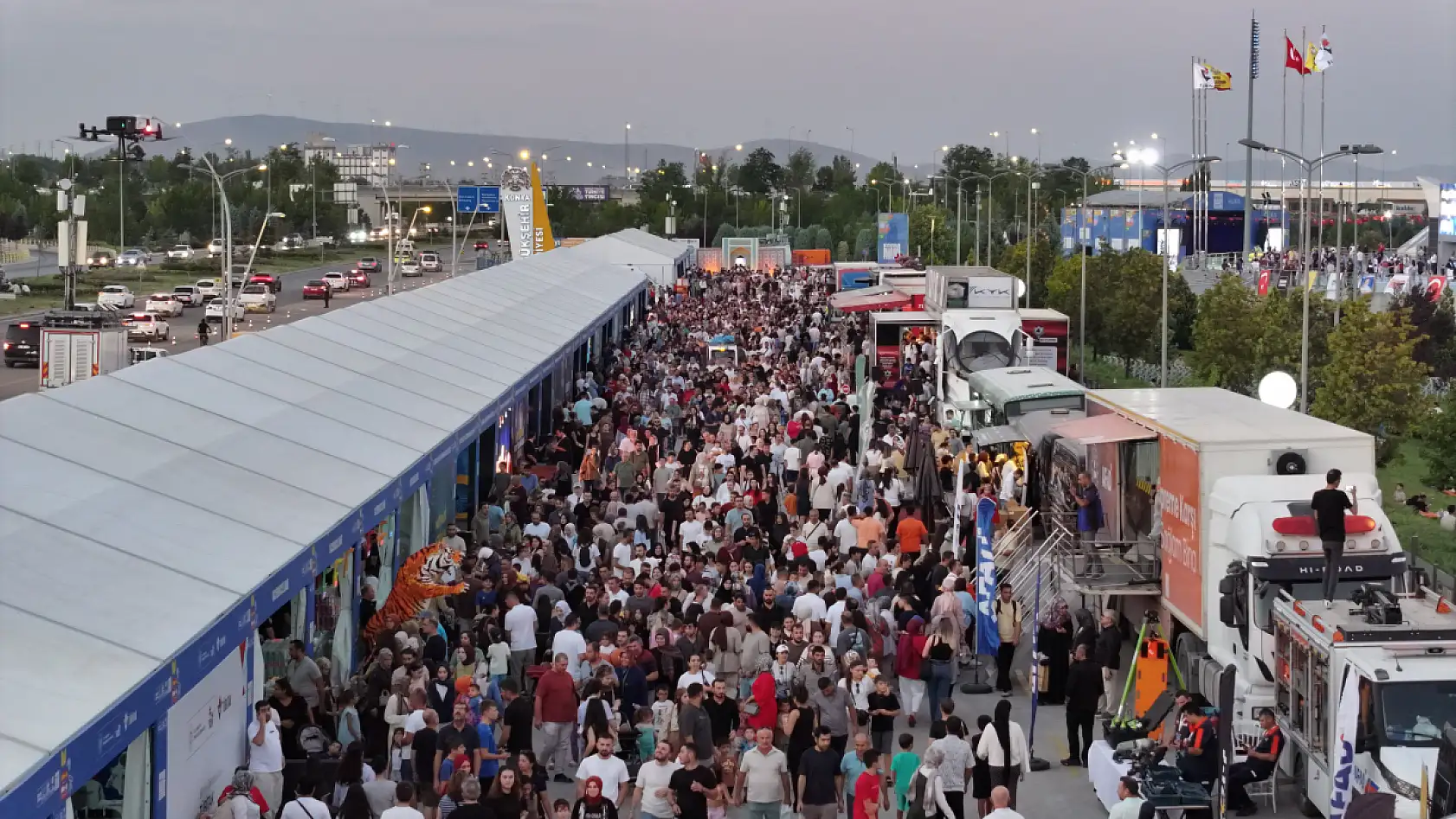 Konya'da yüz binler bilimin peşinden koştu