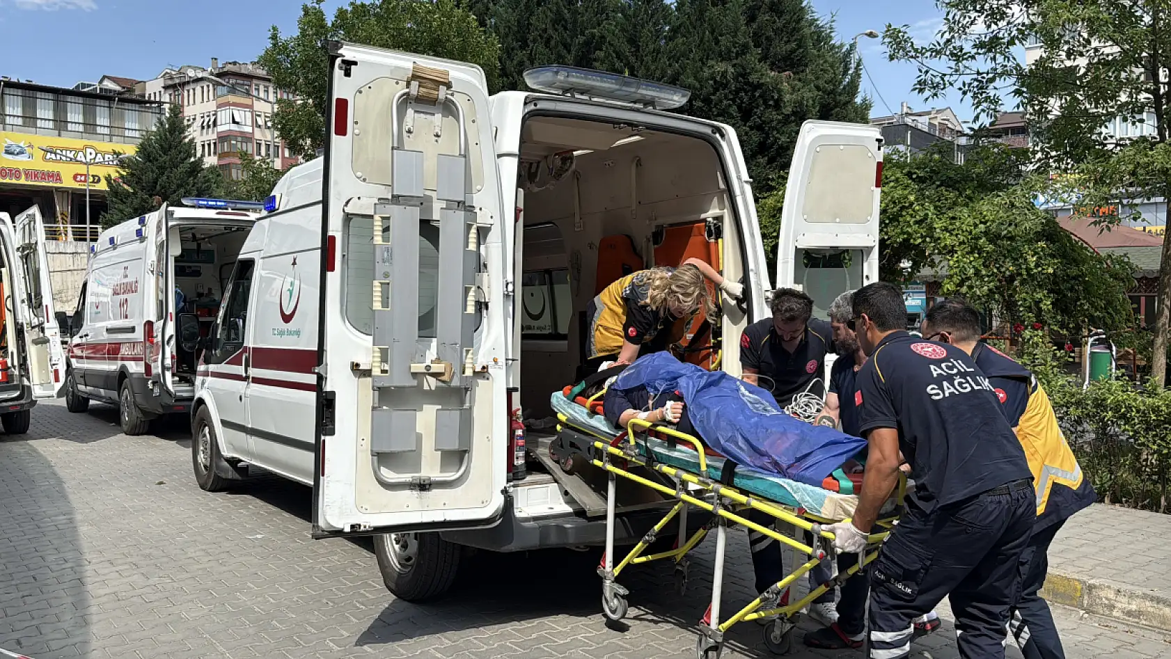 TIR'a arkadan çarpan otomobilde can pazarı: 1 ölü, çok sayıda yaralı