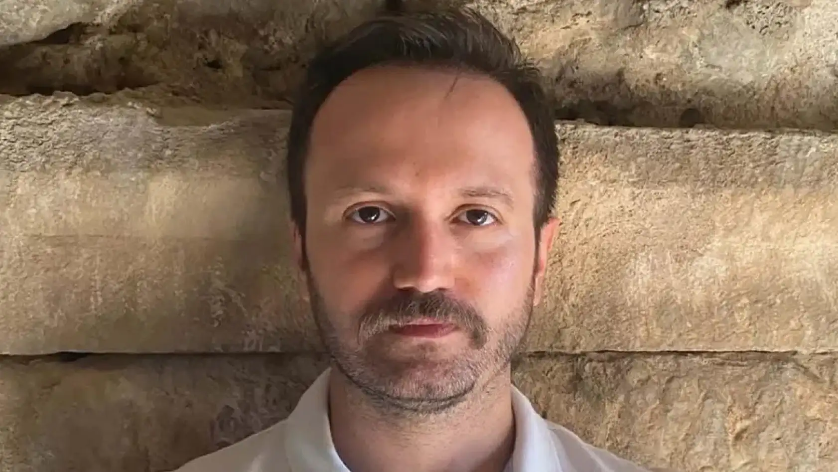 Kaza süsü verip ailesini ölüme iten doktor, cezaevinde hayatına son verdi