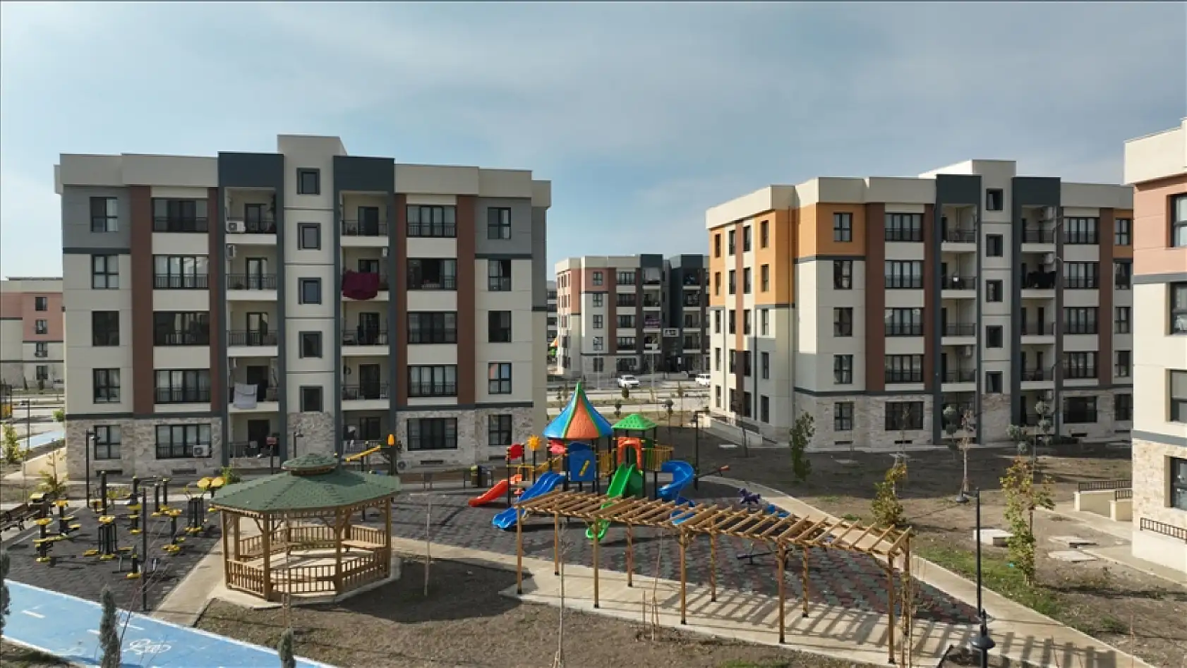 Cumhuriyet tarihinin en büyük sosyal konut projesi geliyor! 500 bin konut için start verildi