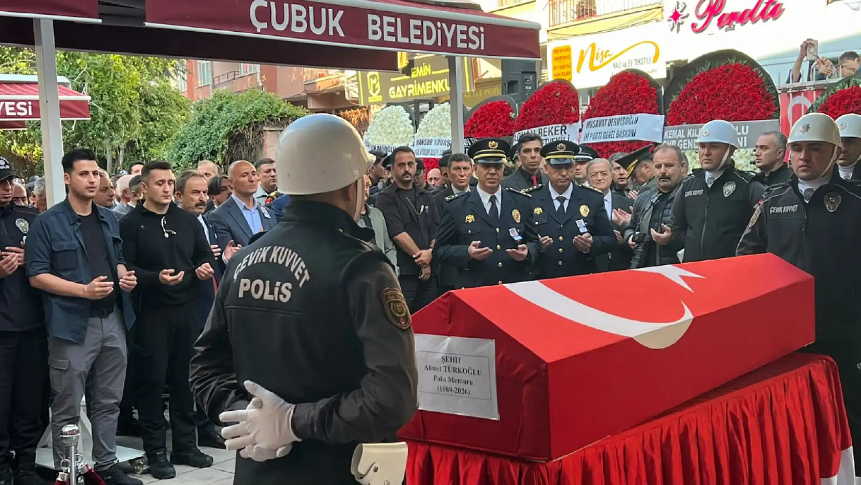 Şehit polis Ahmet Türkoğlu son yolculuğuna uğurlandı