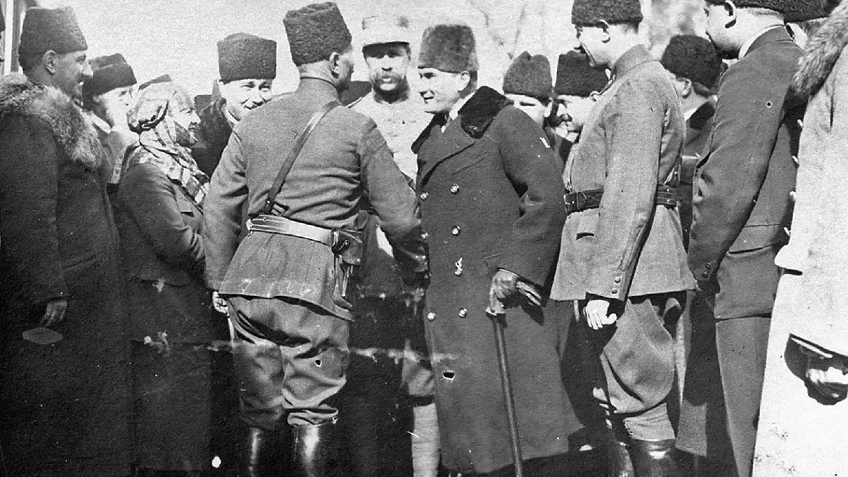 Tarihin Tozlu Sayfalarından Bir Kare: Atatürk Konya Tren İstasyonunda
