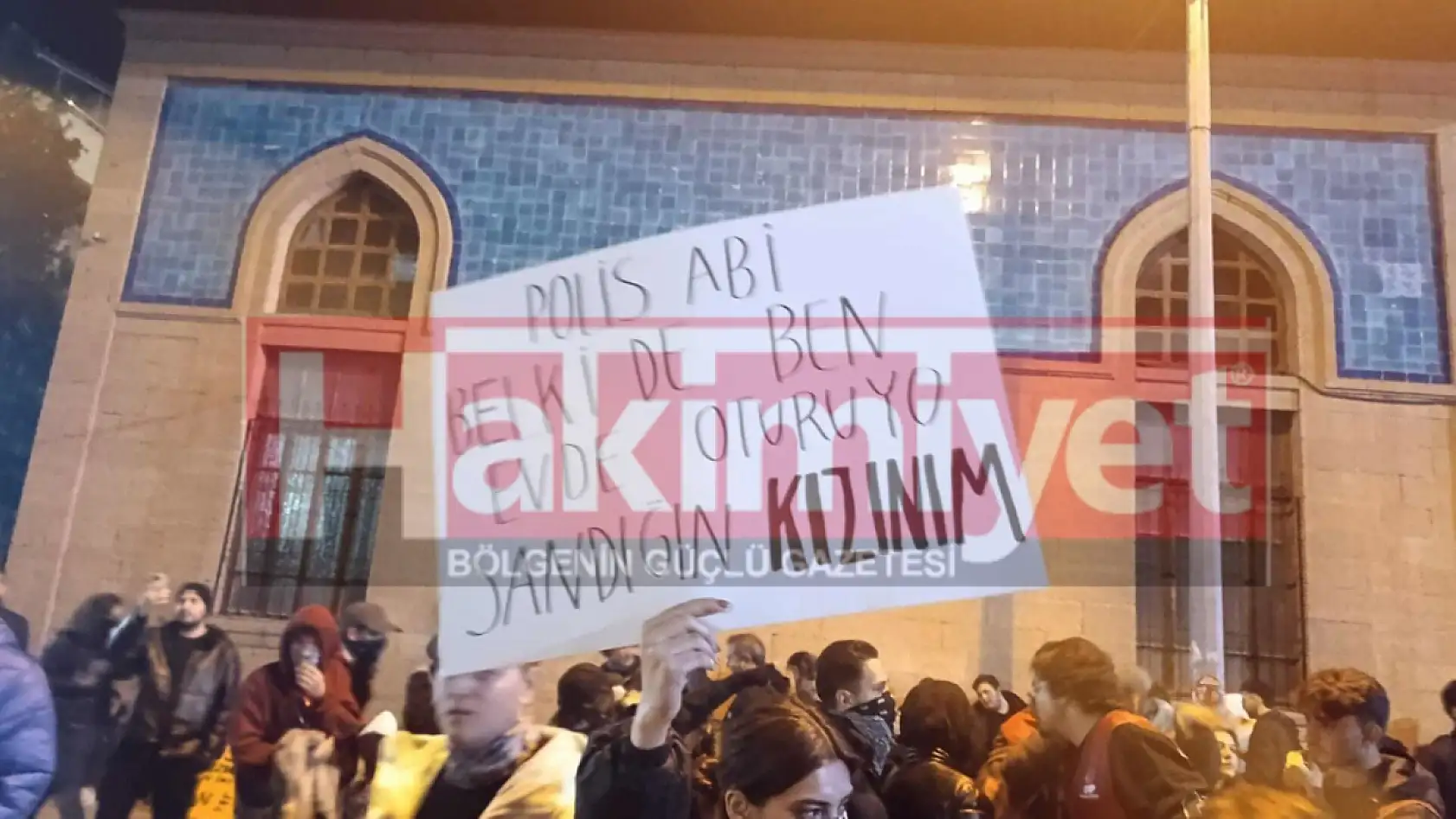 Konya'da İstiklal Marşı ve Nutuk ile protesto!