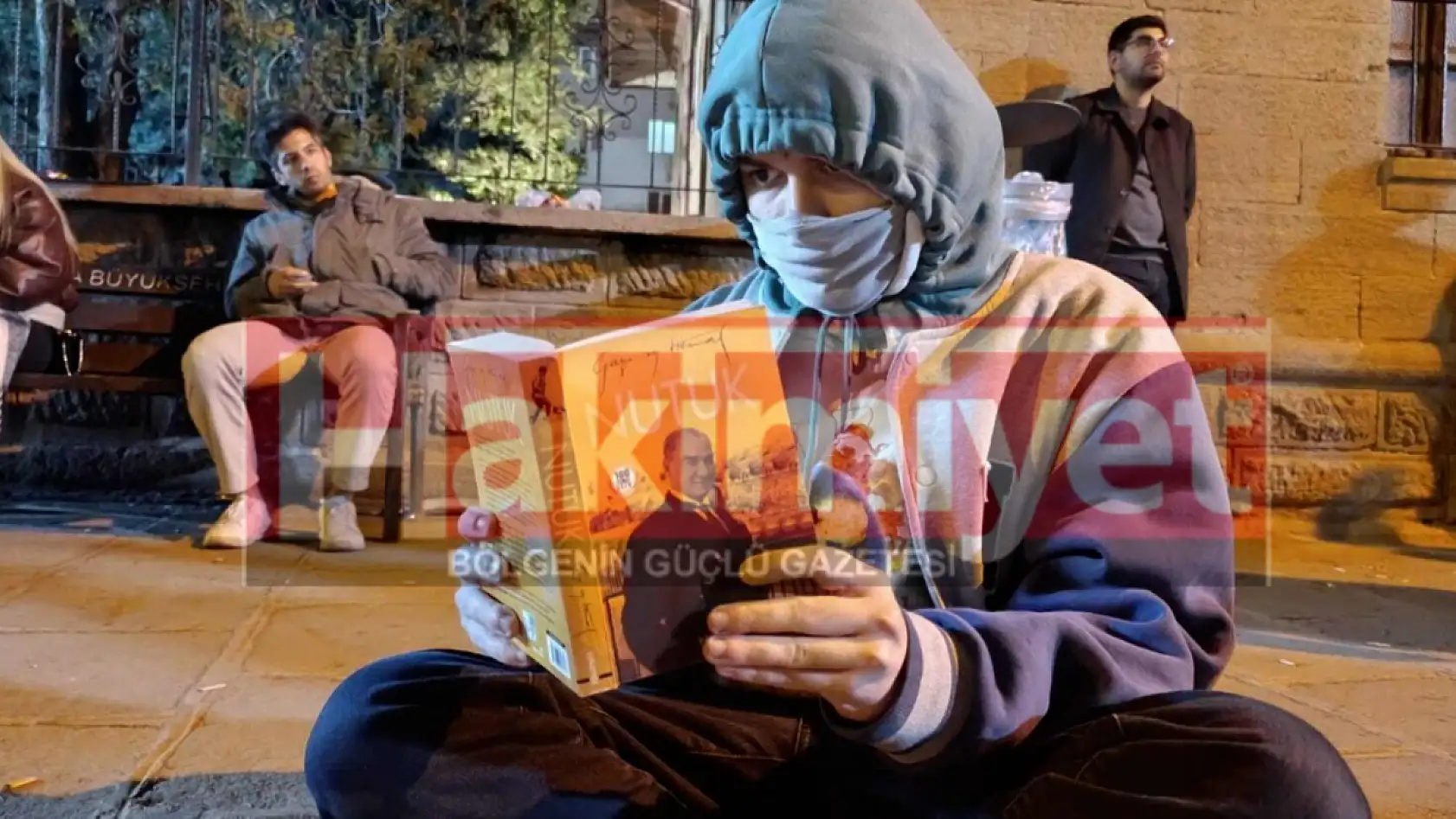 Konya'da İstiklal Marşı ve Nutuk ile protesto!