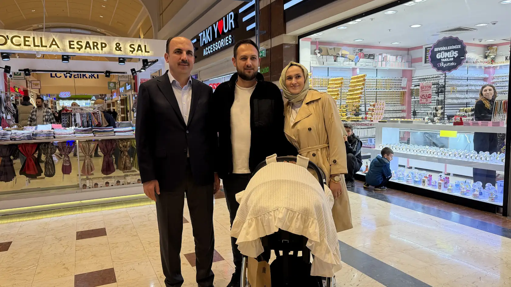 Altay'dan AVM çıkarması: Esnaf ve vatandaşla buluştu