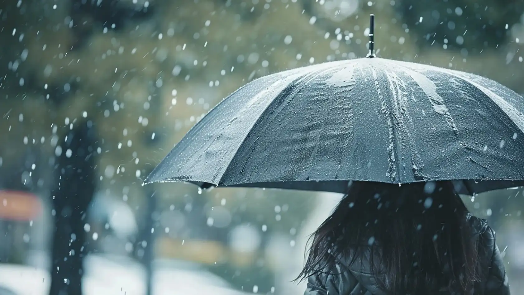 Konya'yı o saatte gök gürültülü sağanak yağış bekliyor: Şemsiyelerinizi şimdiden hazırlayın!