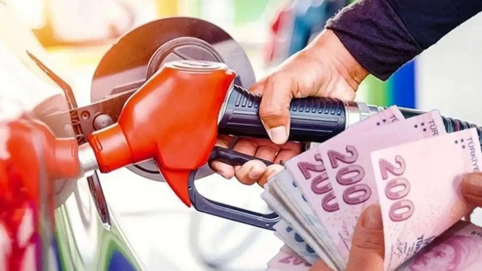 Konya'da görenler şoke oldu: Pompaya yansıyan zam sonrası fiyatlar dikkat çekti!
