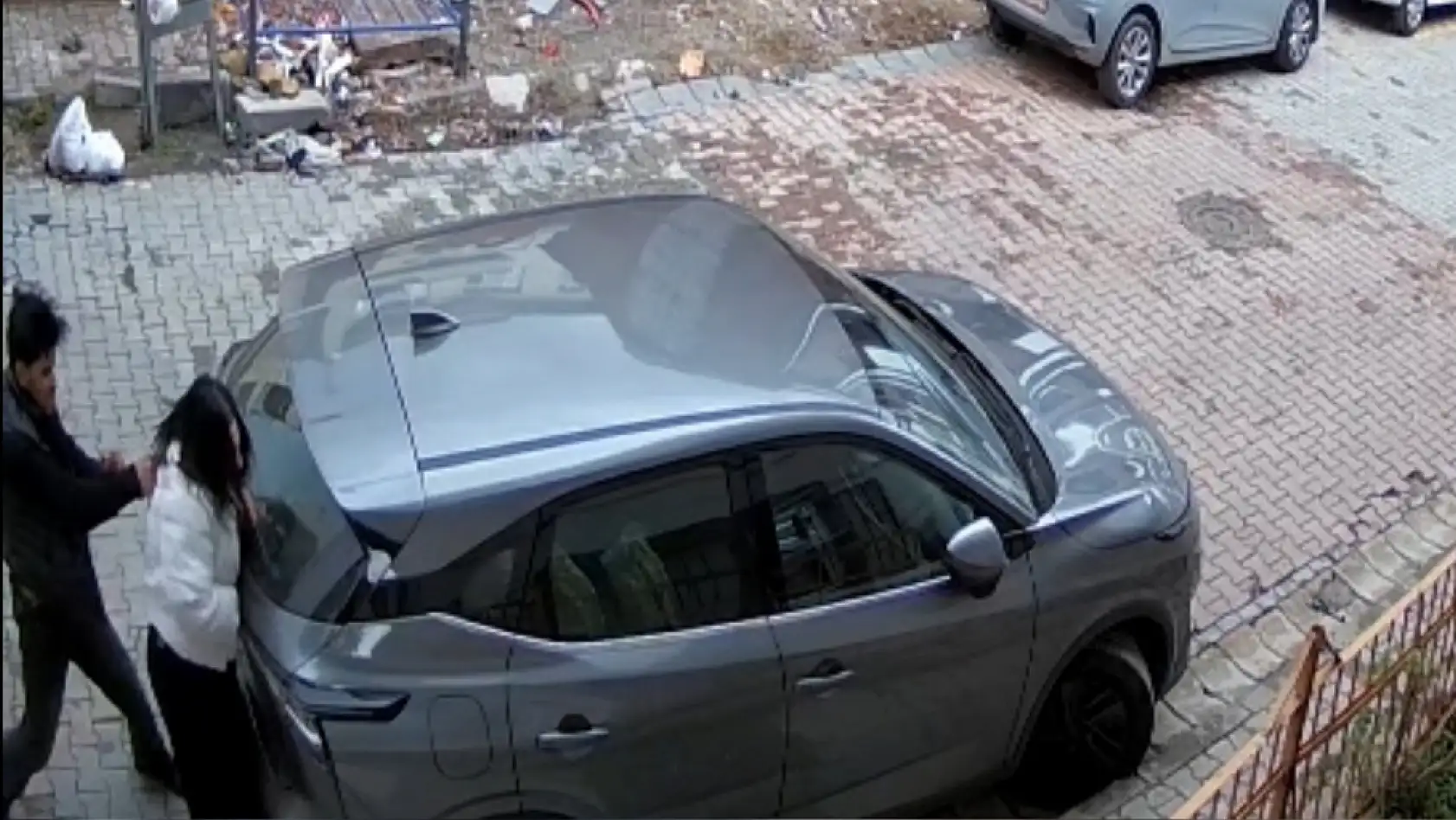 Sokak ortasında şiddet gören kadından kan donduran evlilik iddiası