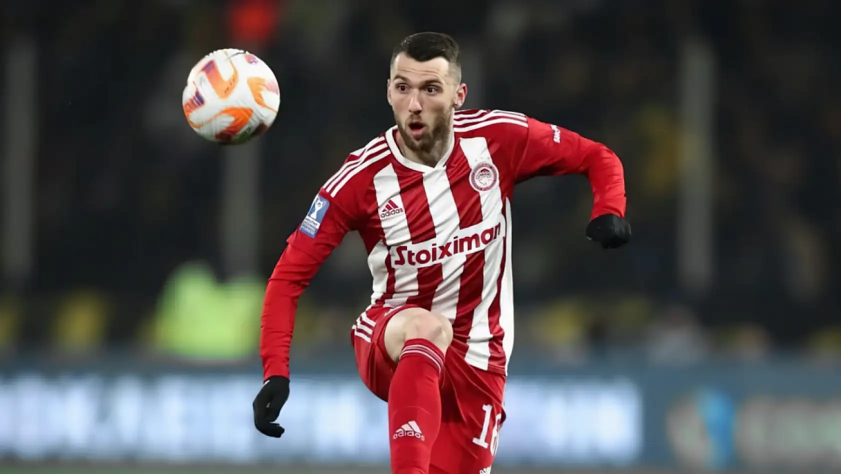 Gözler Zymer Bytyqi'nin üzerinde