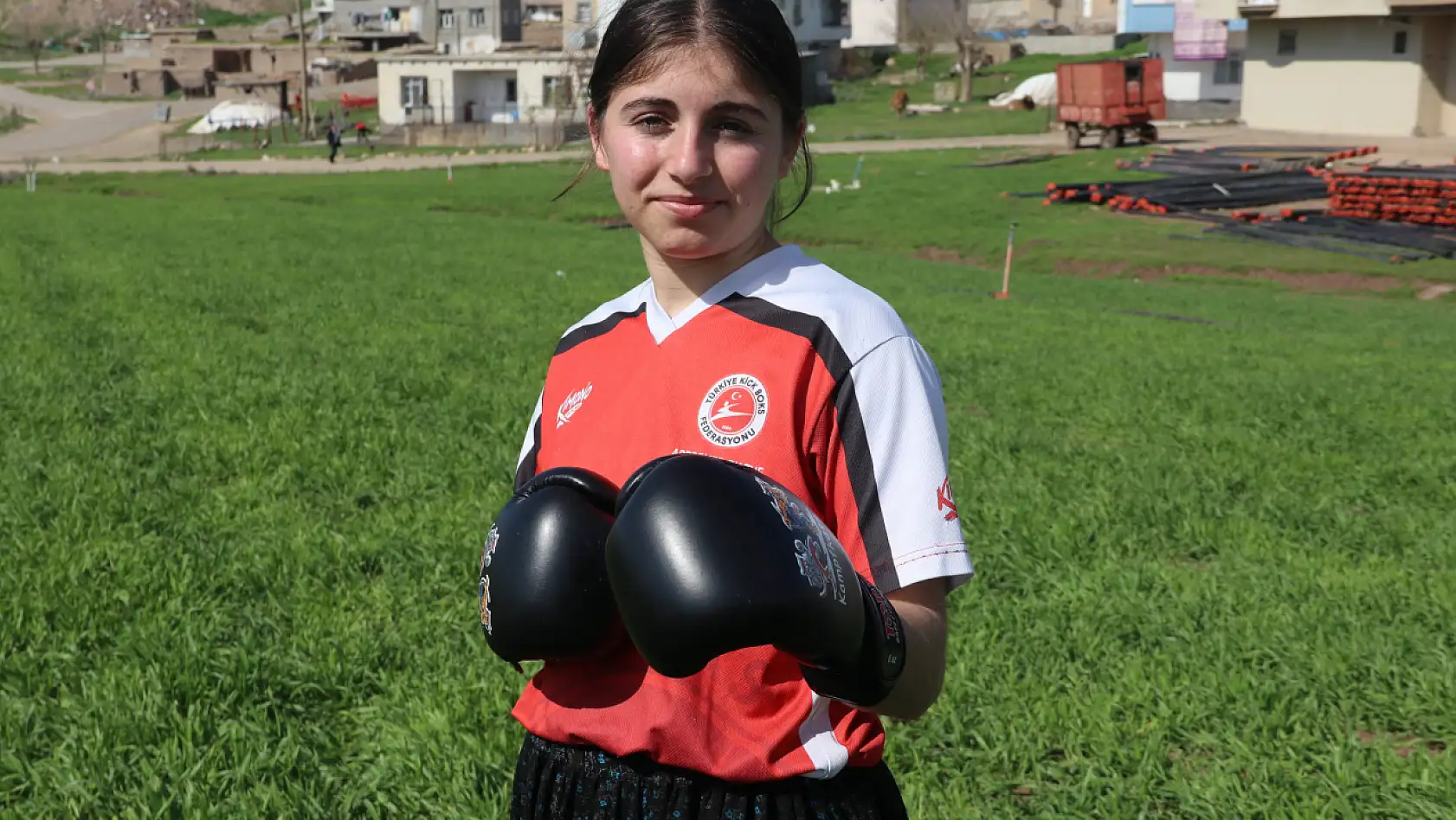 Diyarbakırlı kick boks şampiyonu Meyrama Çelebi başarılarıyla köyündeki kızlara örnek olmak istiyor