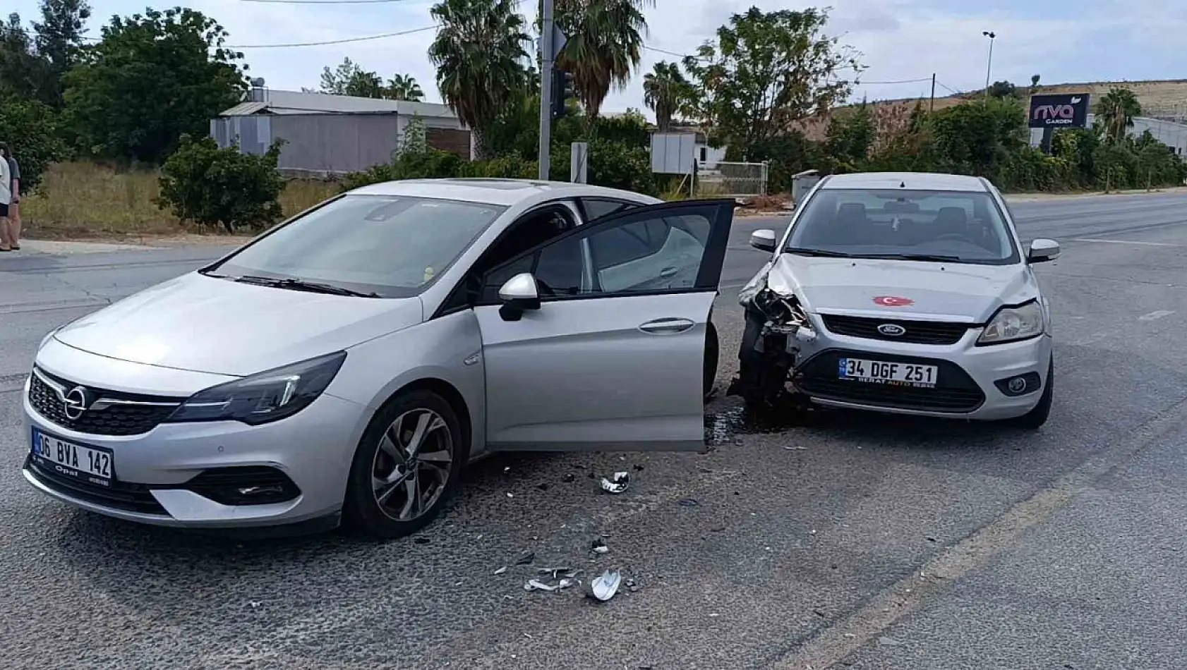 3 araçlı zincirleme kaza meydana geldi