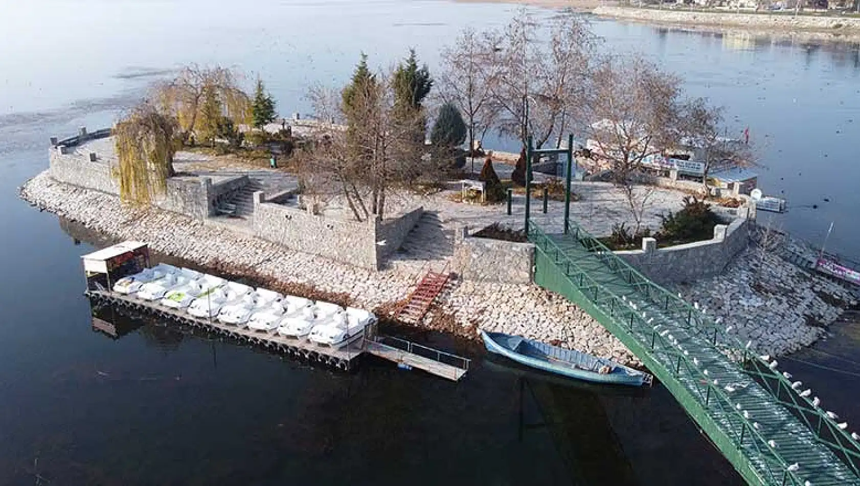 Konya'nın Beyşehir Gölü kıyıları da yabancı turistlere kaldı