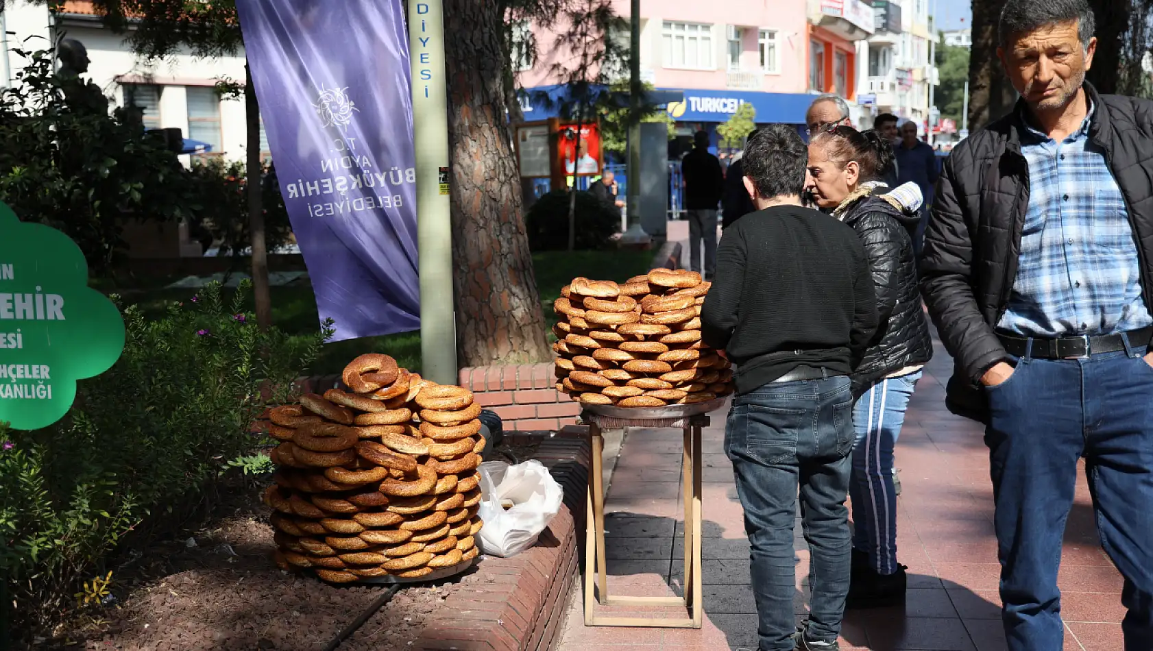 AK Parti mitinginin kazananı simitçiler oldu