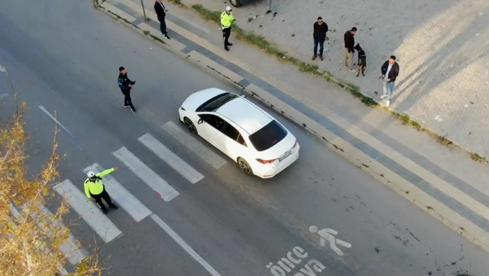 Aksaray'da polisler dronlar ile araç denetimi yaptı! Sürücüler didik didik arandı