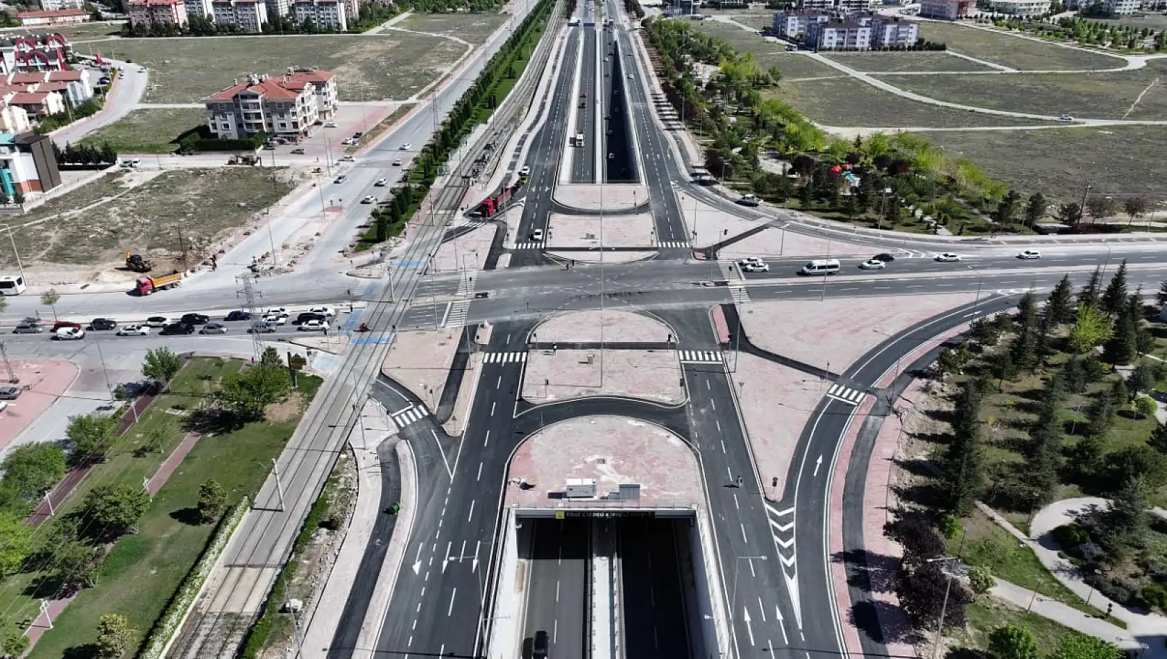 Altay: Fırat Caddesi Köprülü Kavşağı'nın Üst Tarafı Da Hizmete Açıldı!