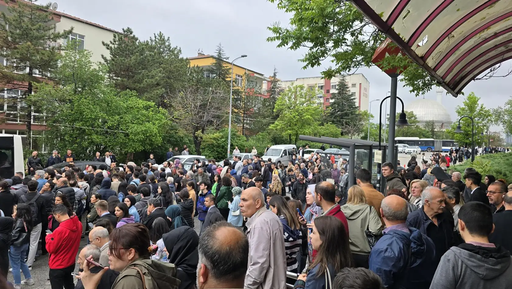 Ankara'da sağanak yağışın ardından ulaşımda zorluk meydana geldi