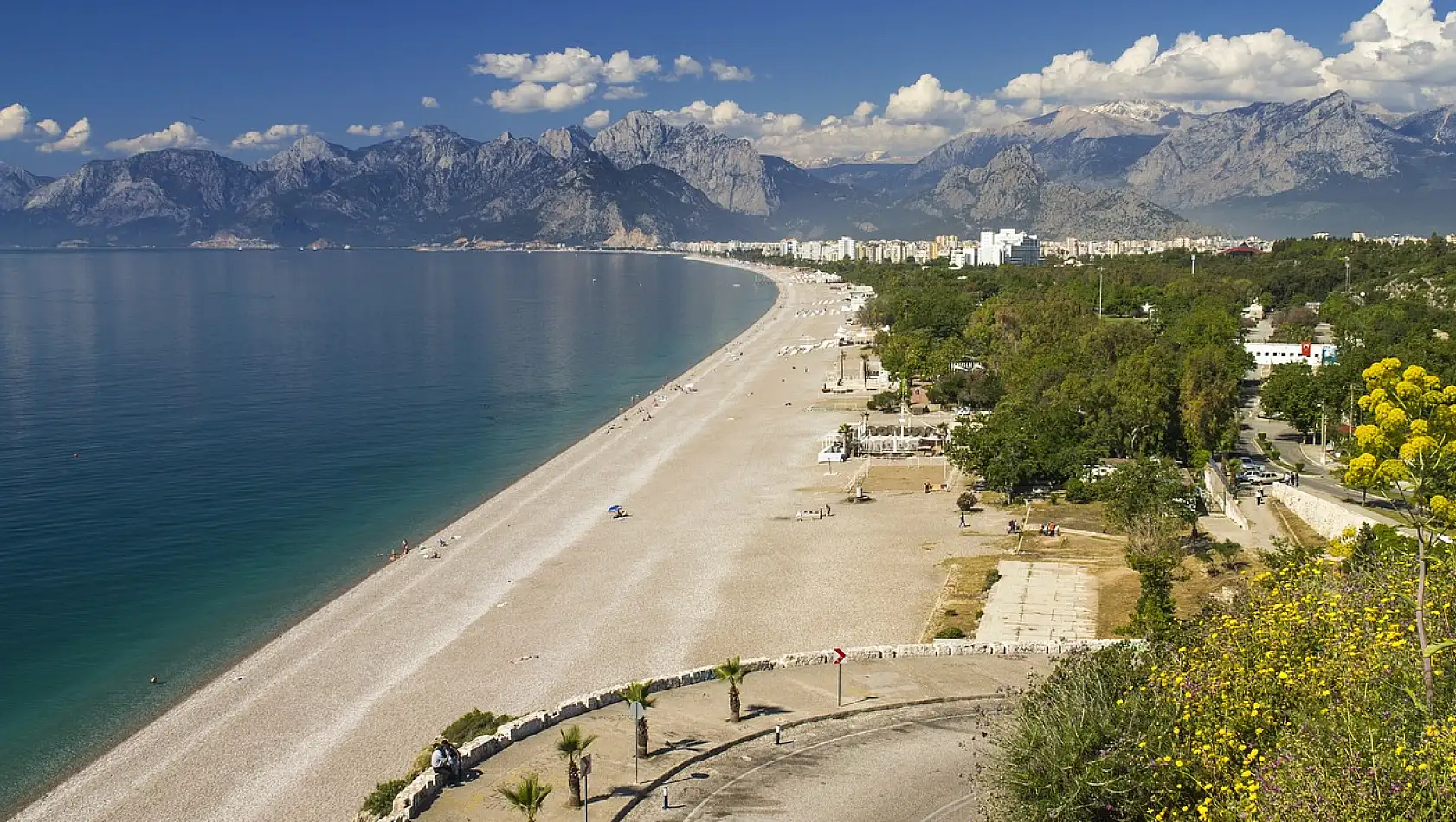 Antalya'da turizm sezonu açıldı: Deniz, güneş ve eşsiz tarihi zenginliklerle dolu bir tatilin adresi