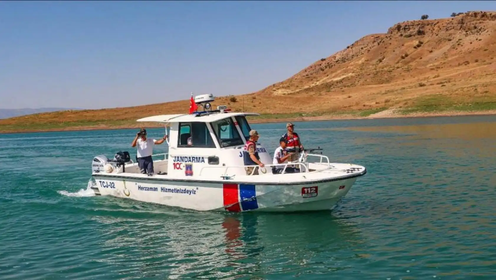 Baraj havzasında yük ve yolcu tekneleri denetlendi