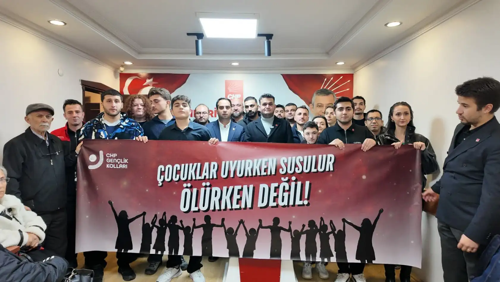 CHP Gençlik Kolları Başkanı Karataş: 'Çocuklar atölyede değil, okulda olmalı'