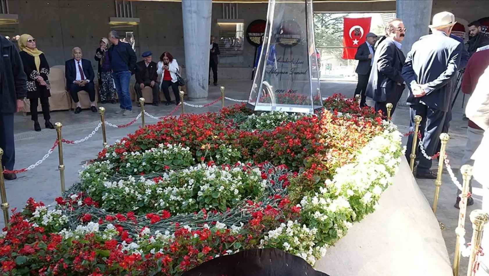 Demirel, 100'üncü yıldönümünde anıldı!