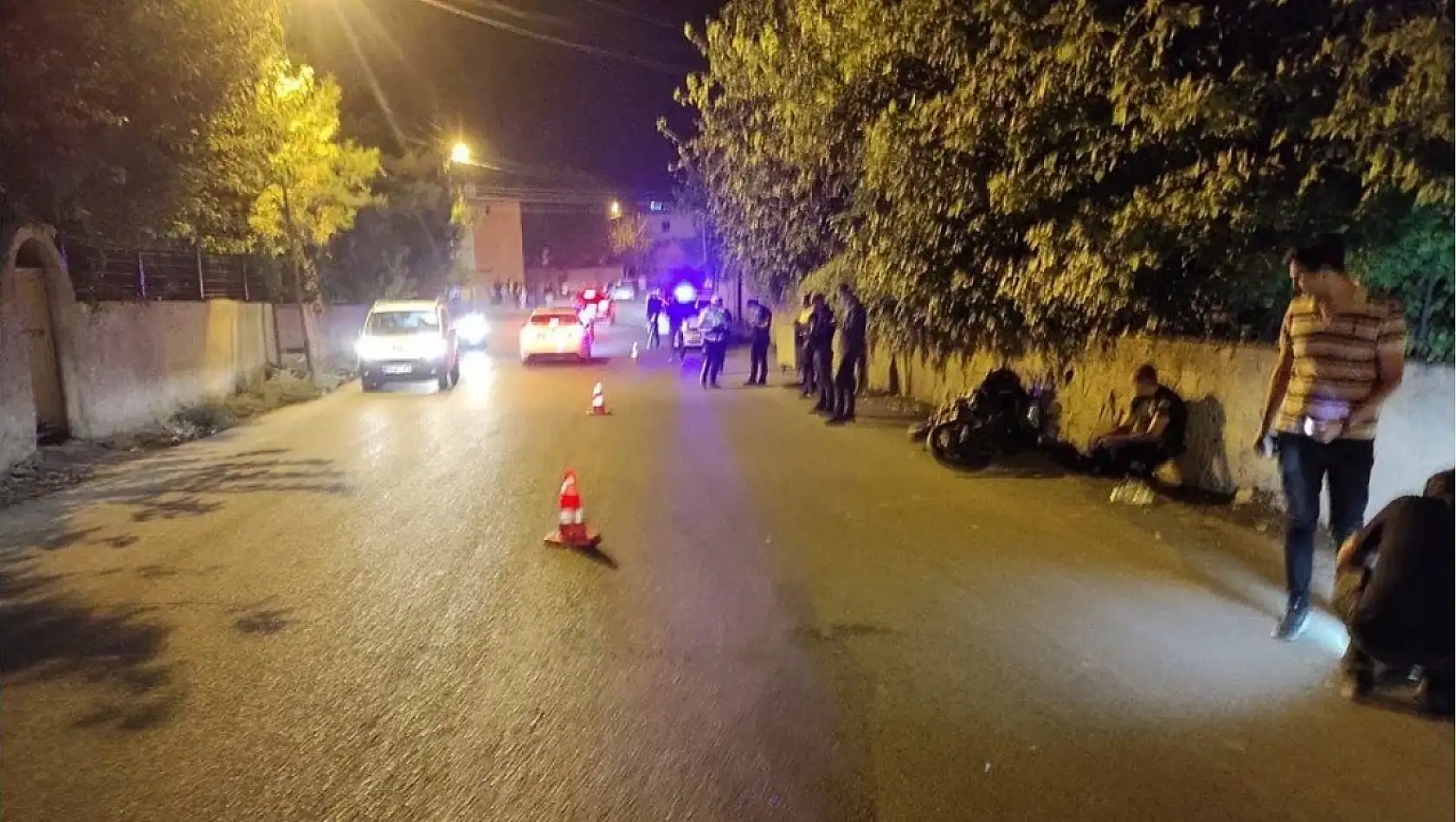 Ehliyetsiz sürücü polise çarpıp kaçtı