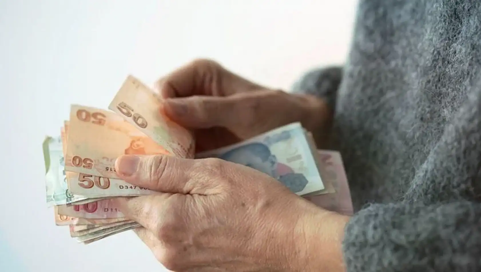 En düşük emekli maaşına ek zam: Yeni düzenleme ne getiriyor?