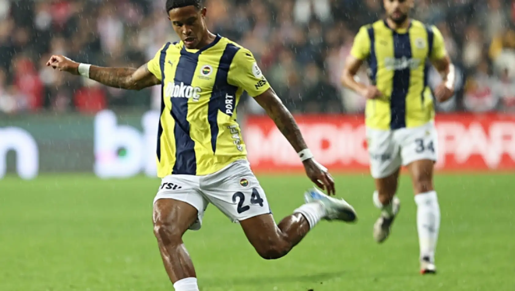 Fenerbahçe yıldız futbolcusunun ameliyat olduğunu duyurdu!