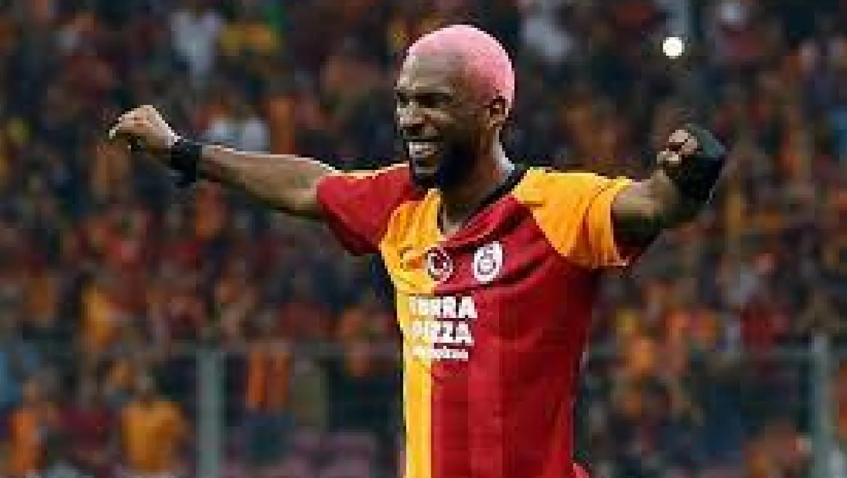 Ünlü Futbolcu Ryan Babel, evine yapılan kira zammına isyan etti!