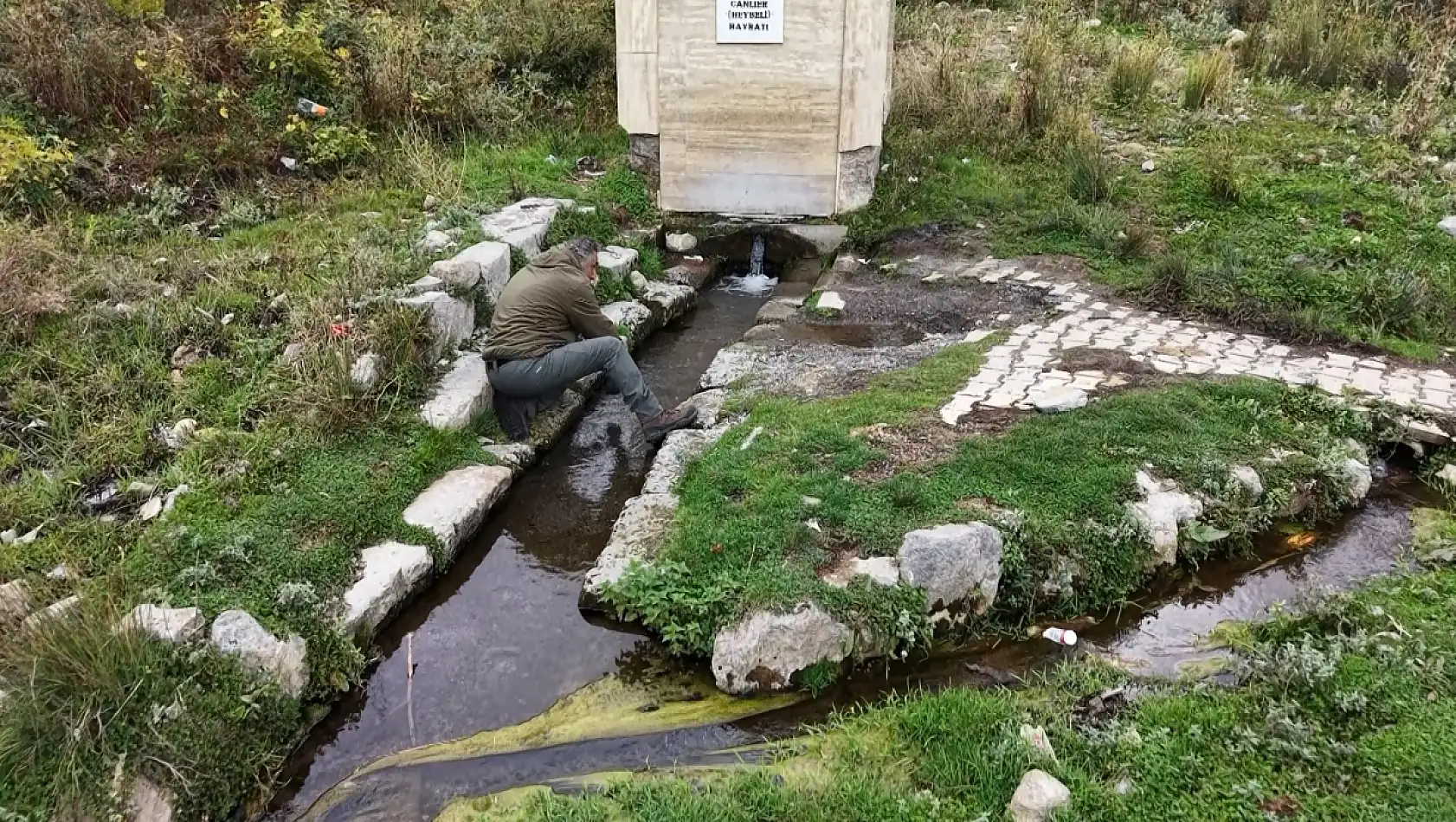 Hasan Dağı'nın eteklerinde doğal mucize! Yeraltından fışkıran sodalı su şifa dağıtıyor