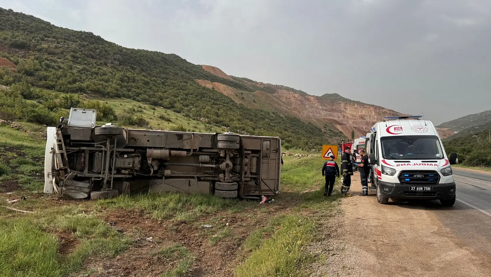 Gaziantep'te minibüs kaza yaptı: 10 yaralı