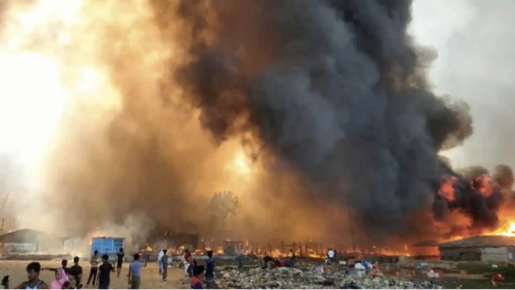 Gecekondu mahallesi yandı: 300 ev küle döndü