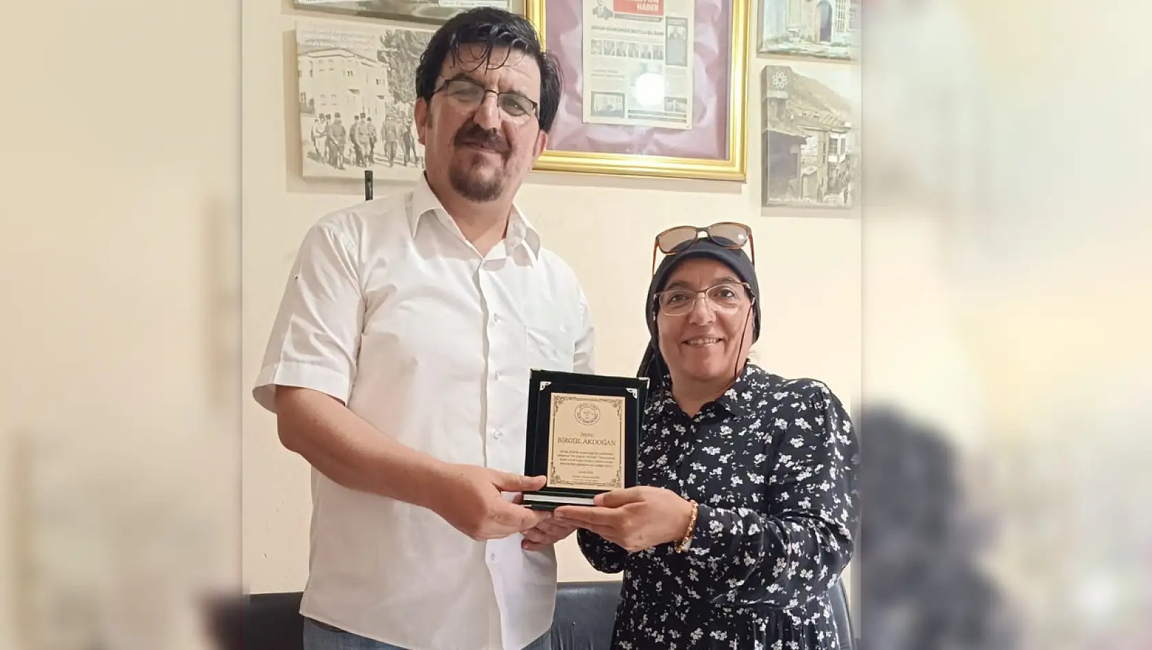 Gönül Gözü Derneği'nden  gurbetçi hayırsever Akdoğan'a plaket