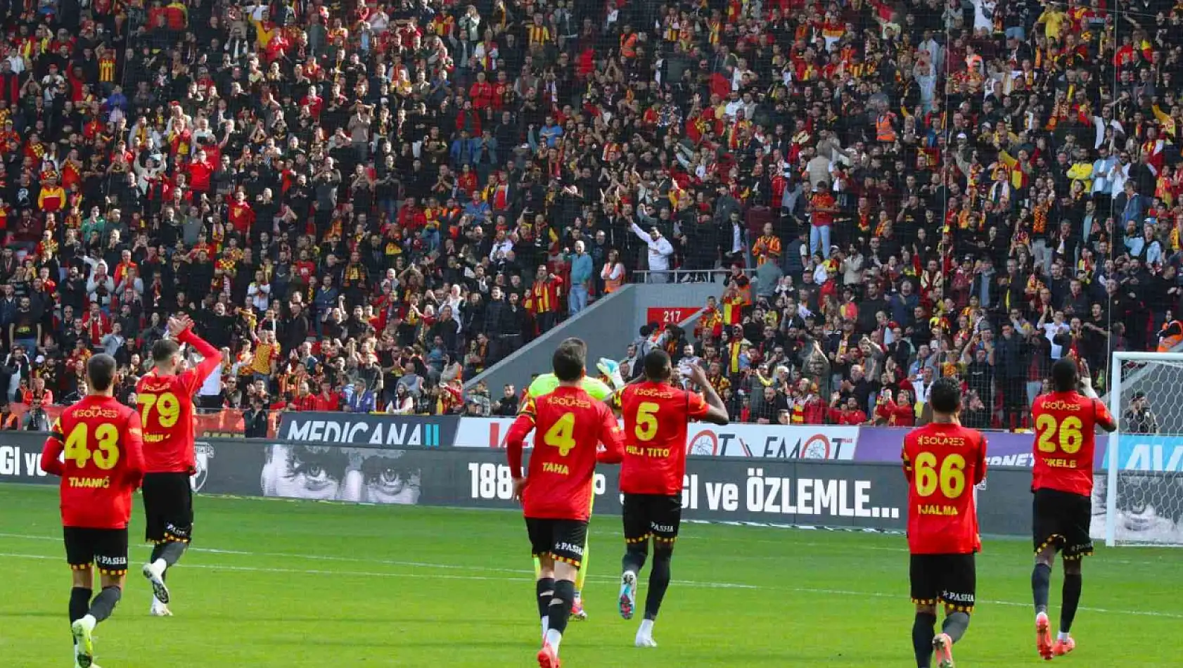 Göztepe'ye Konyaspor Maçındaki Olaylar Nedeniyle Ağır Ceza