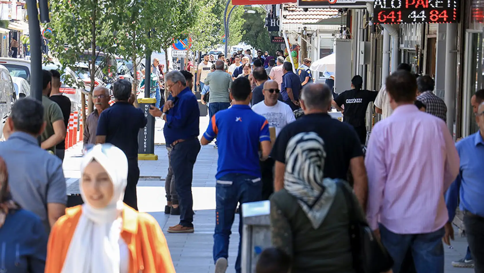 Gurbetçiler 'Kuluforniya'nın nüfusunu her yaz üçe katlıyor