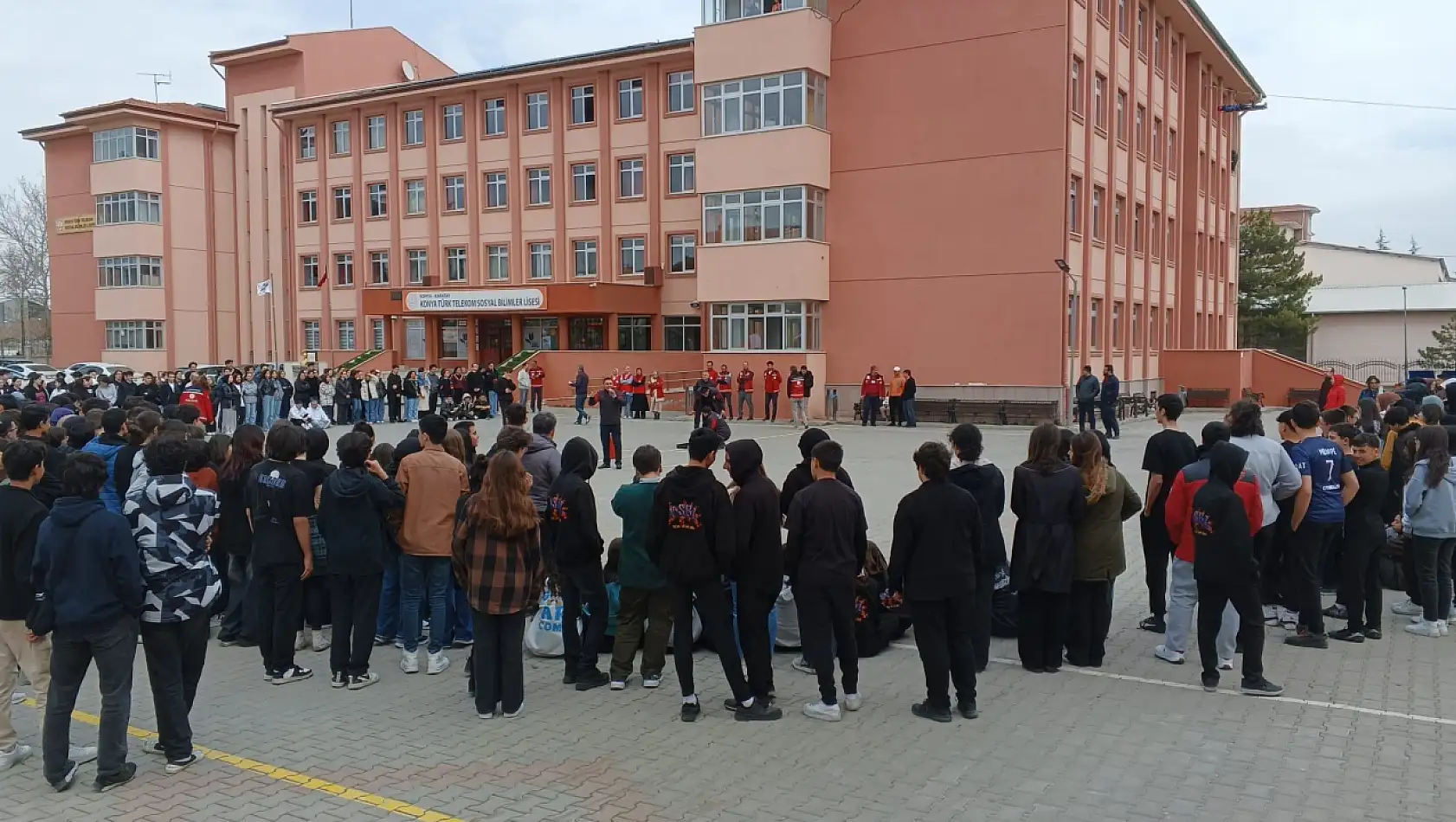 İMH Konya Arama Kurtarma Birimi Okullarda tatbikat gerçekleştirdi!