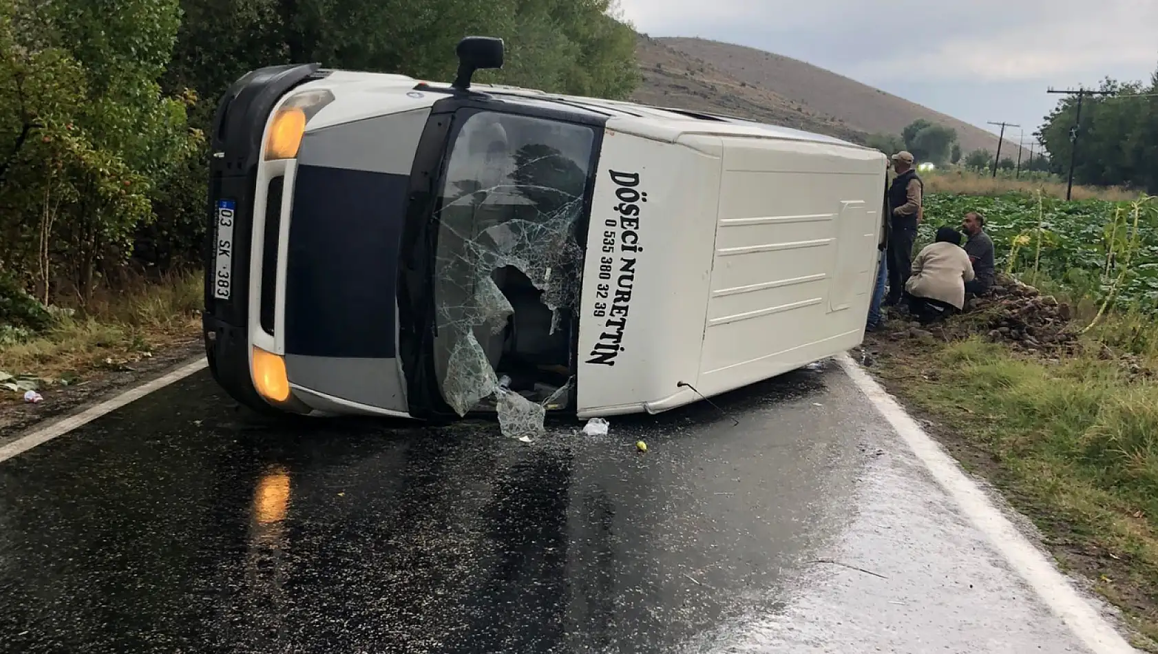 İşçileri taşıyan minibüs devrildi: 10 yaralı!