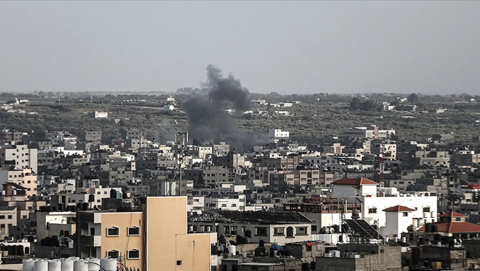 İsrail Gazze Şeridi'ne yönelik saldırı başlattığını duyurdu