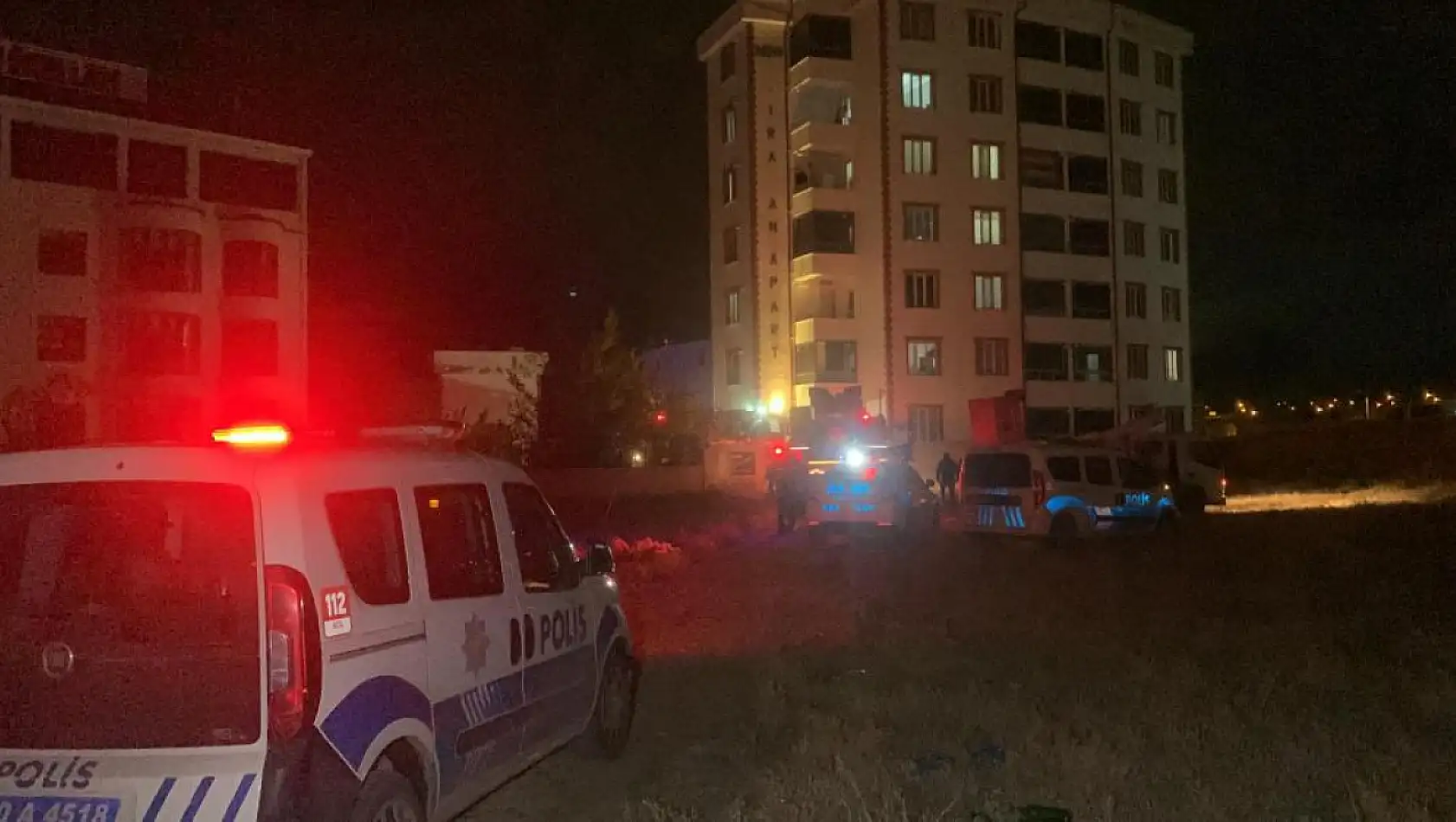 Karaman'da bir apart dairesinde yangın çıktı: 3 kişi etkilendi