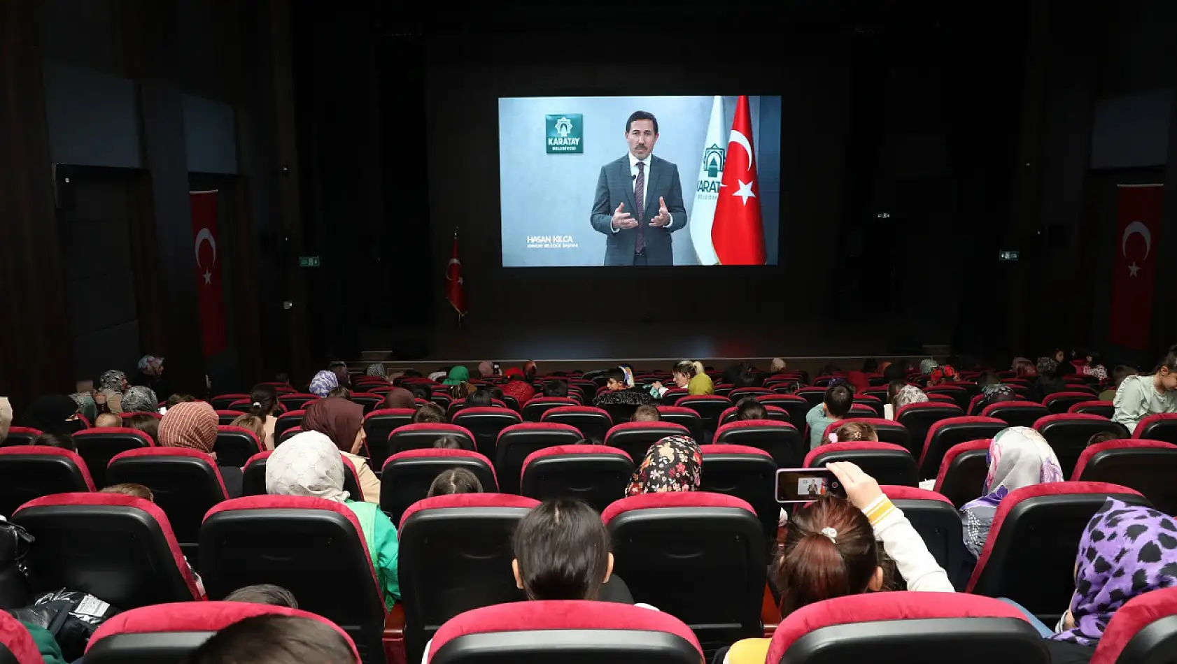 Karatay Belediyesi'nin Aile ile Film Zamanı Etkinliğine Büyük İlgi