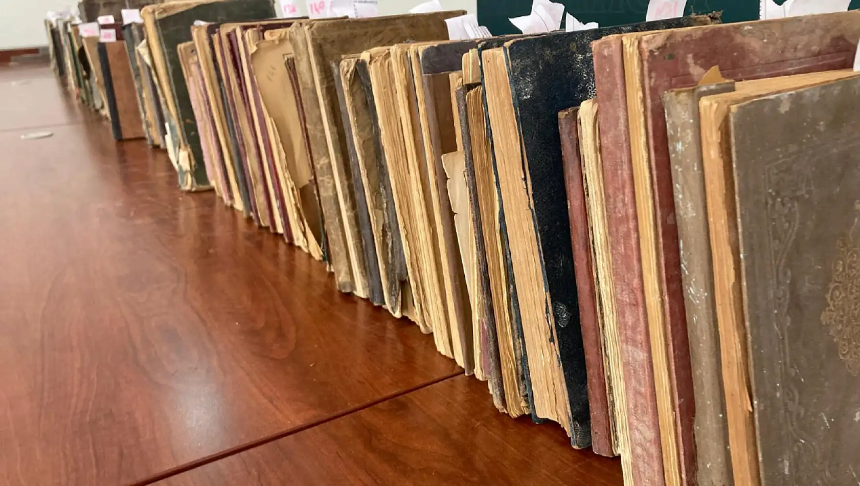 Konya Bölge Yazma Eserler Kütüphanesine 169 tarihi matbu kitap bağışlandı!